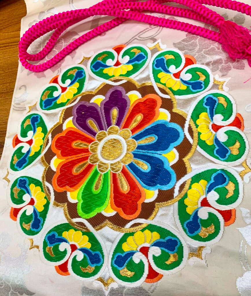 宝塚きものひめので購入した帯リメイク。北九州市ヨガインストラクター元宝塚歌劇団式部いろはのインスタグラム投稿